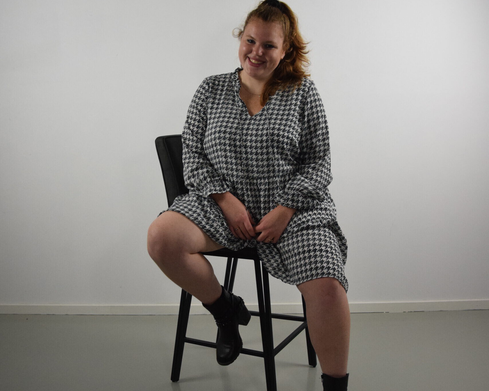 Cecile Enzler op stoel